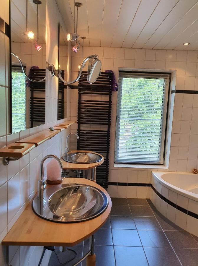 De Vliegende Vlinder Bed & Breakfast Nederweert Bagian luar foto